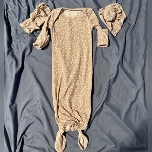 Polka Dot Knotted Baby Sleep Gown! Headwrap and bow. Worn and washed once.